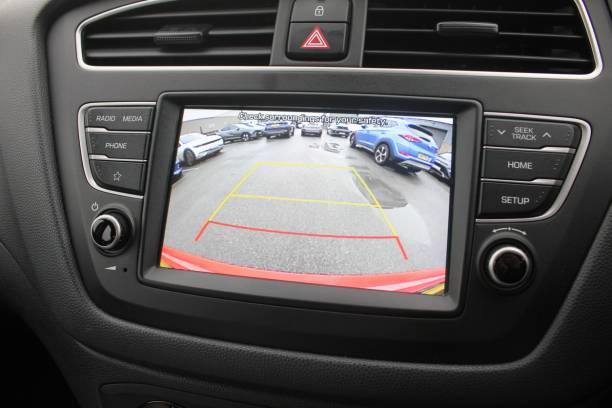 voiture caméra de recul capteurs stationnement
