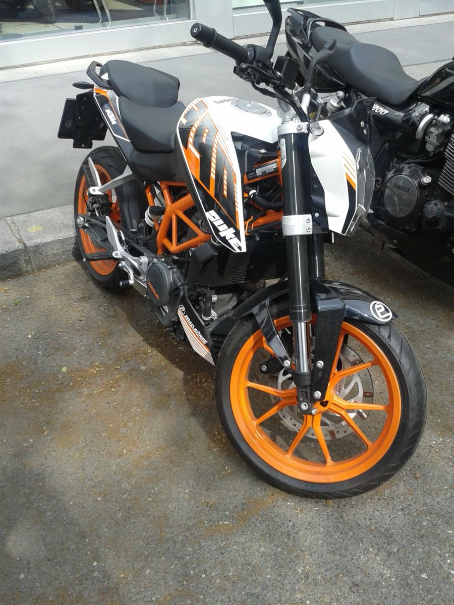 KTM 390 Duke vue de profil