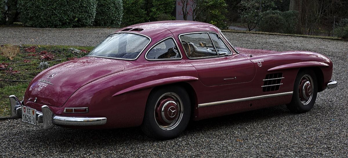 Mercedes-Benz 300 SL Gullwing W198 avec ses portes papillon